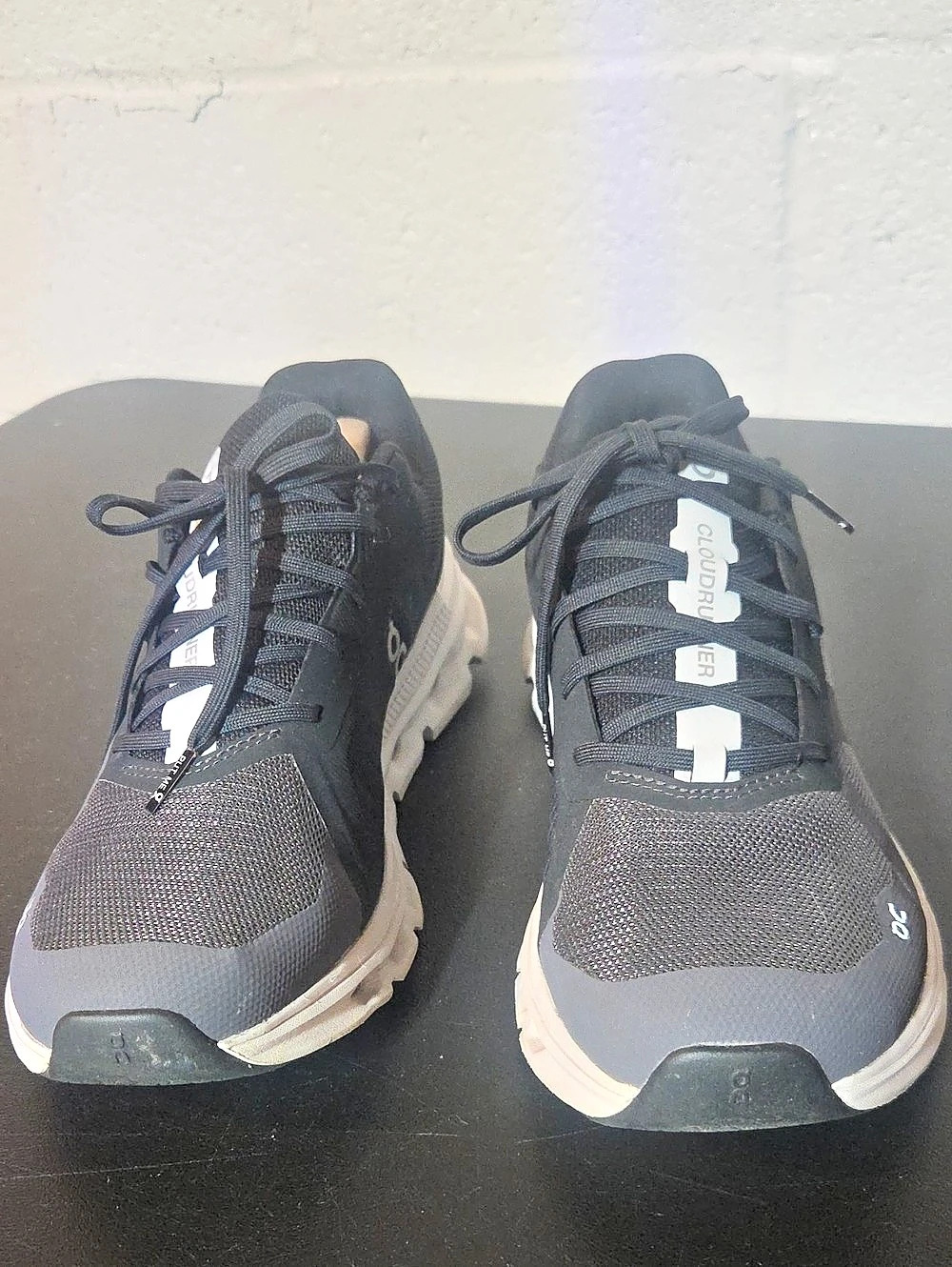On Cloud Men's Athletic Shoes Black & White US 9.5